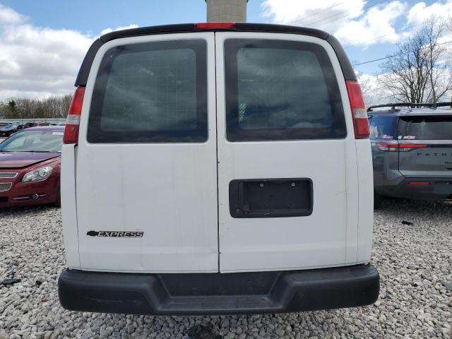 1GCWGAFP7J1290815 - 2018 CHEVROLET EXPRESS G2 WHITE photo 6