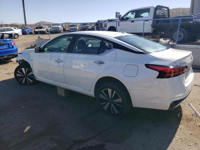 1N4BL4DV1MN388660 - 2021 NISSAN ALTIMA SV WHITE photo 2