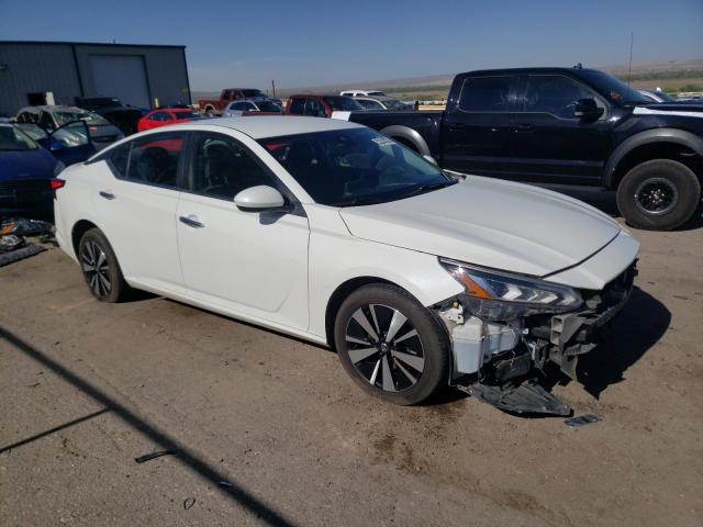 1N4BL4DV1MN388660 - 2021 NISSAN ALTIMA SV WHITE photo 4