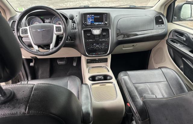 2C4RC1CG7GR119029 - 2016 CHRYSLER TOWN & COU TOURING L GRAY photo 9