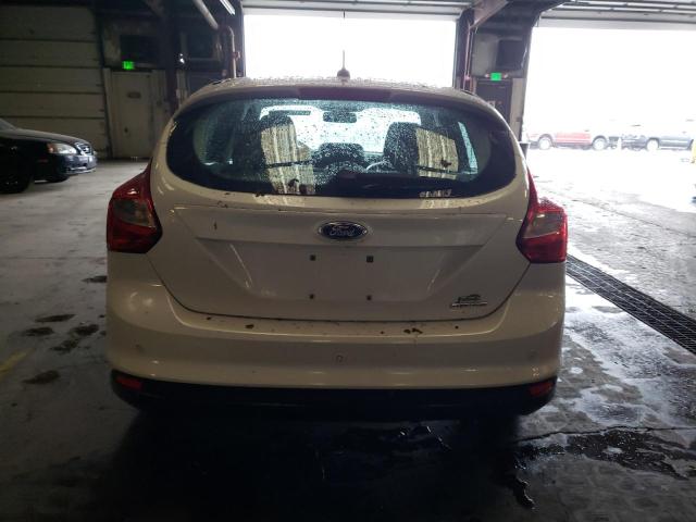 1FAHP3M24CL452392 - 2012 FORD FOCUS SEL WHITE photo 6