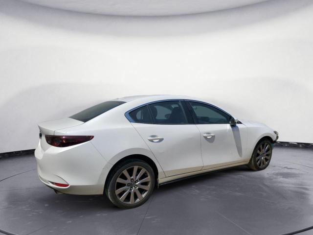 3MZBPADLXKM107973 - 2019 MAZDA 3 PREFERRED WHITE photo 3