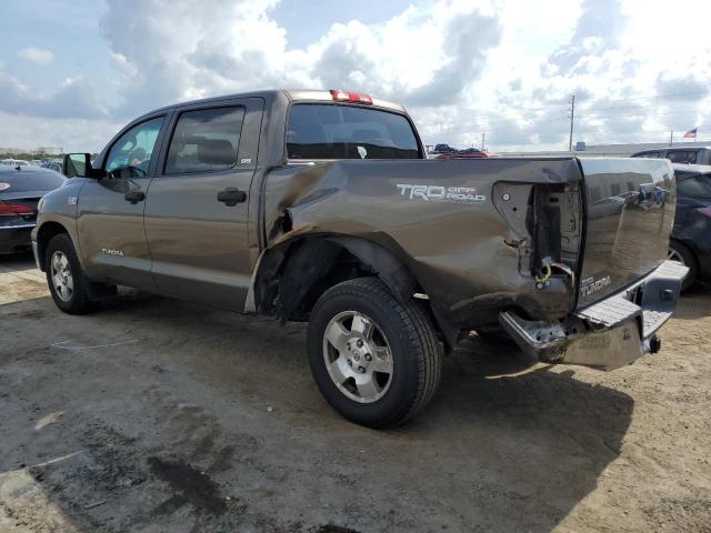 5TFEY5F15CX122926 - 2012 TOYOTA TUNDRA CREWMAX SR5 TAN photo 2