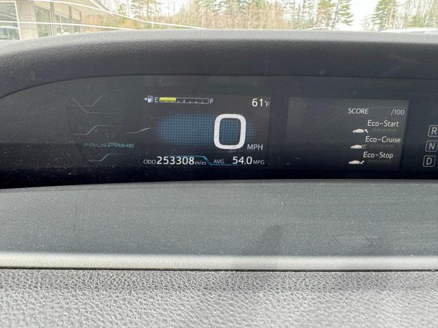 JTDKARFP9H3024760 - 2017 TOYOTA PRIUS PRIM 红色 照片 8