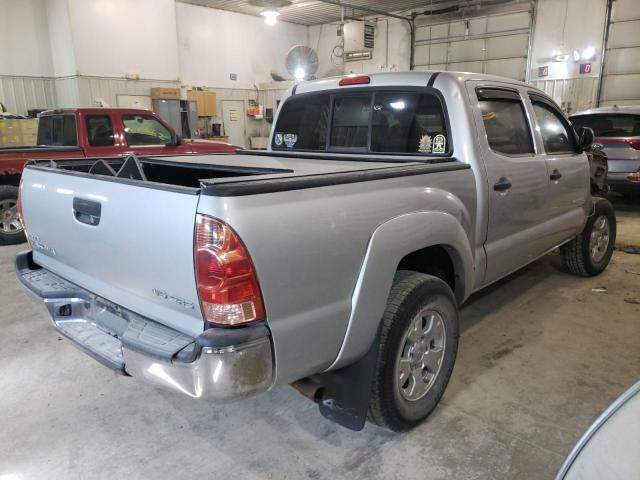 5TELU42N58Z513161 - 2008 TOYOTA TACOMA DOUBLE CAB 银色 照片 4
