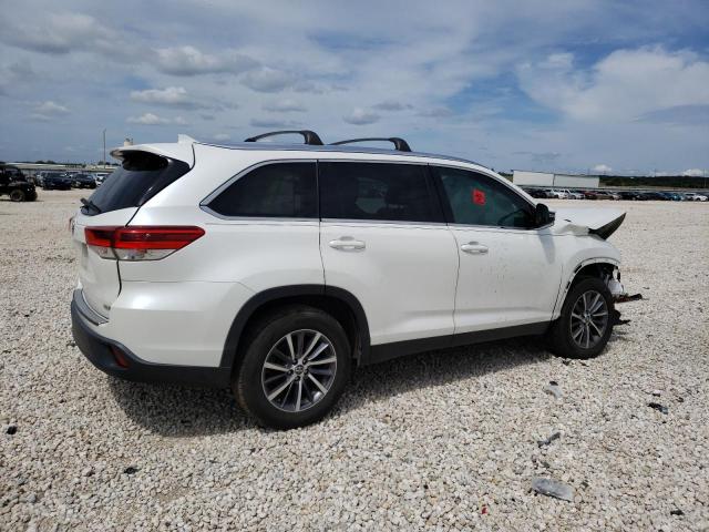 5TDKZRFH9KS309689 - 2019 TOYOTA HIGHLANDER SE WHITE photo 3