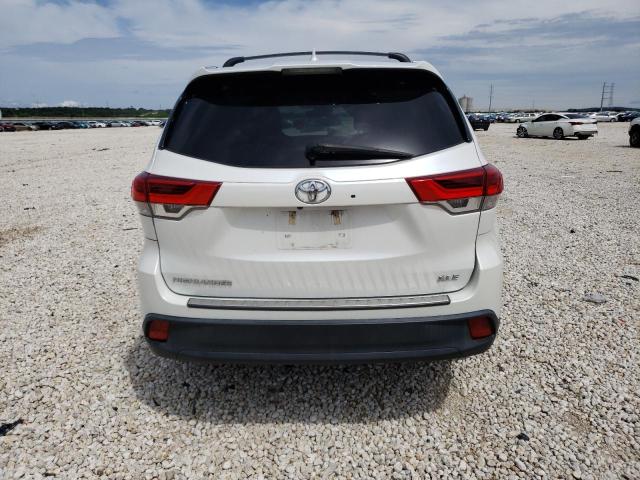 5TDKZRFH9KS309689 - 2019 TOYOTA HIGHLANDER SE WHITE photo 6