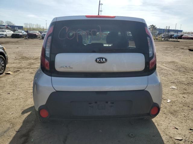 KNDJN2A25G7838253 - 2016 KIA SOUL SILVER photo 6