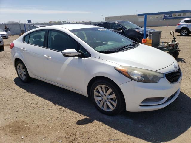 KNAFX4A67E5203250 - 2014 KIA FORTE LX WHITE photo 4