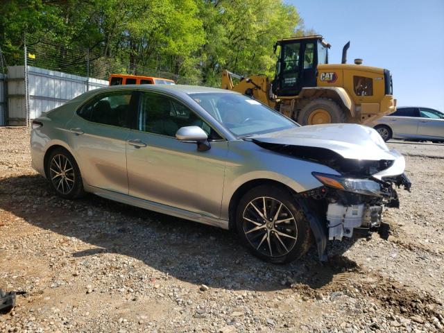 4T1G11AK7PU779445 - 2023 TOYOTA CAMRY SE NIGHT SHADE SILVER photo 4