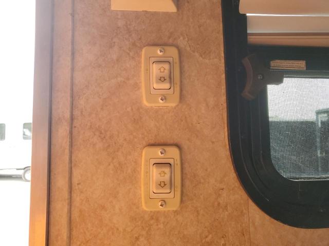 4X4TSMC217A297130 - 2007 SALM FOREST RIV WHITE photo 8