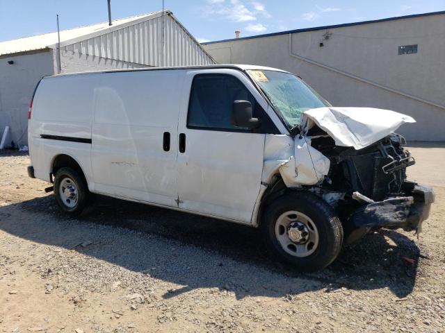 1GCWGFBA6E1104587 - 2014 CHEVROLET EXPRESS G2 WHITE photo 4