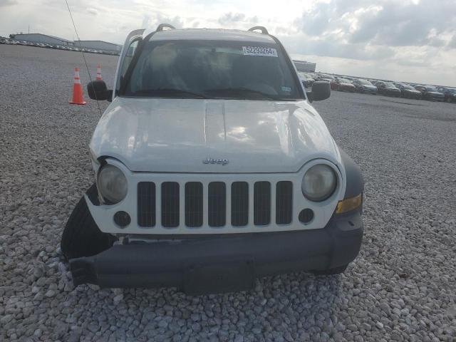 1J4GL48K26W270186 - 2006 JEEP LIBERTY SPORT WHITE photo 5