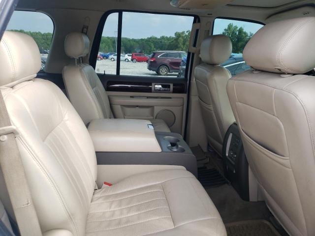 5LMFU27R34LJ14618 - 2004 LINCOLN NAVIGATOR WHITE photo 11