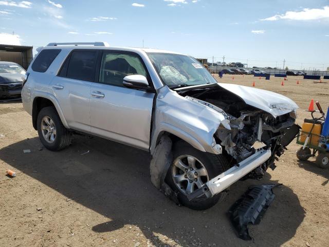 JTEBU5JR3J5493390 - 2018 TOYOTA 4RUNNER SR5/SR5 PREMIUM SILVER photo 4