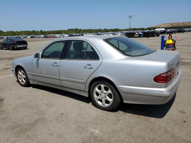 WDBJF65J72B467039 - 2002 MERCEDES-BENZ E-CLASS 320 SILVER photo 2