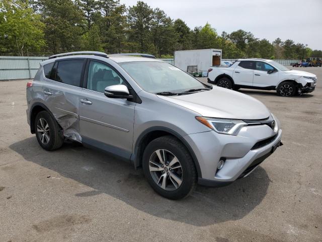 2T3RFREV8HW561312 - 2017 TOYOTA RAV4 XLE SILVER photo 4