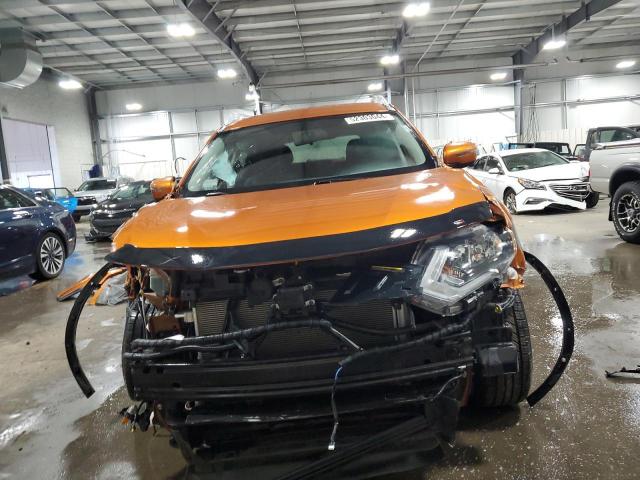 5N1AT2MV7JC795007 - 2018 NISSAN ROGUE S ORANGE photo 5