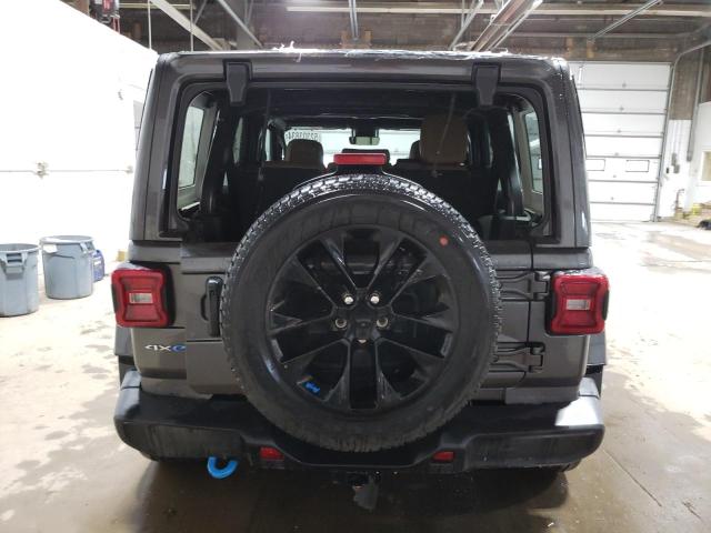 1C4JJXP65NW183002 - 2022 JEEP WRANGLER U SAHARA 4XE GRAY photo 6
