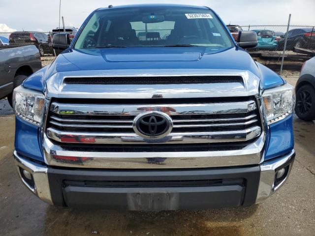 5TFEW5F19HX228311 - 2017 TOYOTA TUNDRA CREWMAX SR5 BLUE photo 5