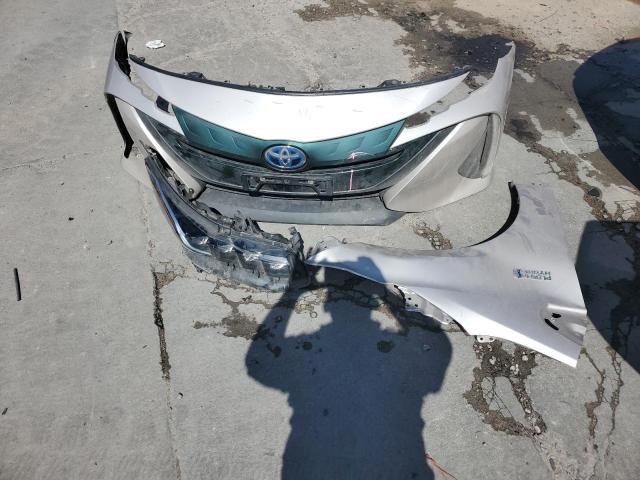 JTDKARFP7J3095980 - 2018 TOYOTA PRIUS PRIM 银色 照片 12