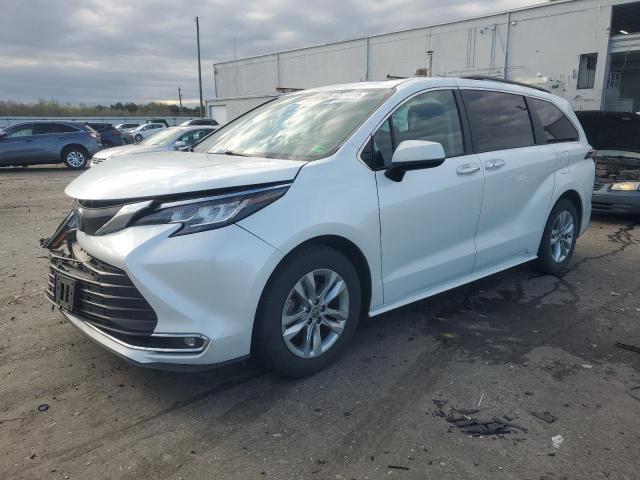 2022 TOYOTA SIENNA XLE, 