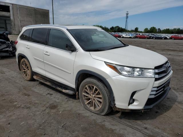 5TDJZRFH6KS601649 - 2019 TOYOTA HIGHLANDER SE WHITE photo 4