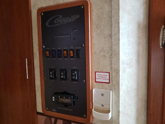 4YDF29327A2504649 - 2010 COUG TOY HAULER WHITE photo 8