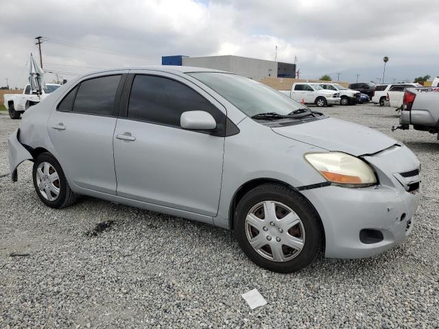 JTDBT923784013909 - 2008 TOYOTA YARIS SILVER photo 4