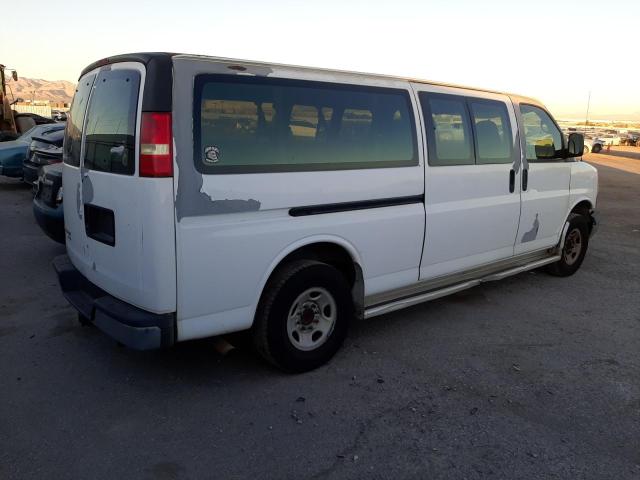 1GAHG39U071166053 - 2007 CHEVROLET EXPRESS G3 WHITE photo 3