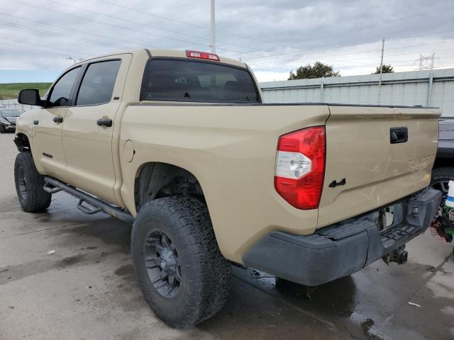 5TFDY5F1XHX646446 - 2017 TOYOTA TUNDRA CREWMAX SR5 TAN photo 2