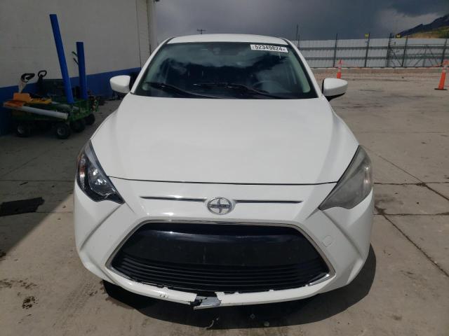 3MYDLBZV4GY127029 - 2016 TOYOTA SCION IA WHITE photo 5