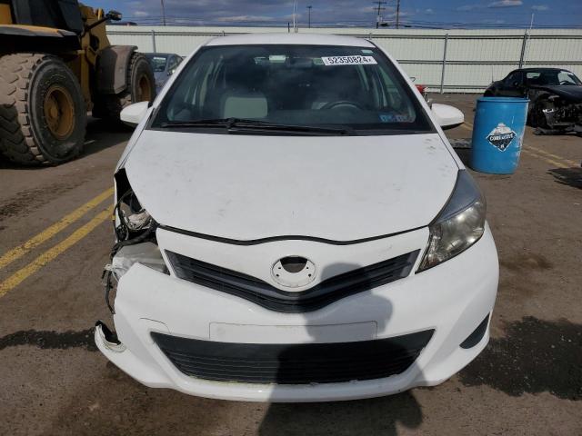 JTDKTUD34CD509307 - 2012 TOYOTA YARIS WHITE photo 5