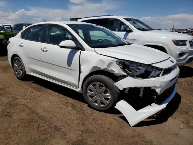 3KPA24AD1ME377148 - 2021 KIA RIO LX WHITE photo 4