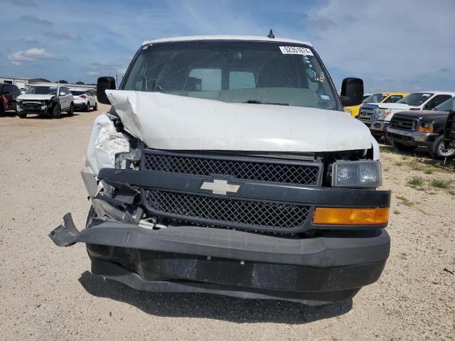 1GCWGAFG2J1339208 - 2018 CHEVROLET EXPRESS G2 WHITE photo 5