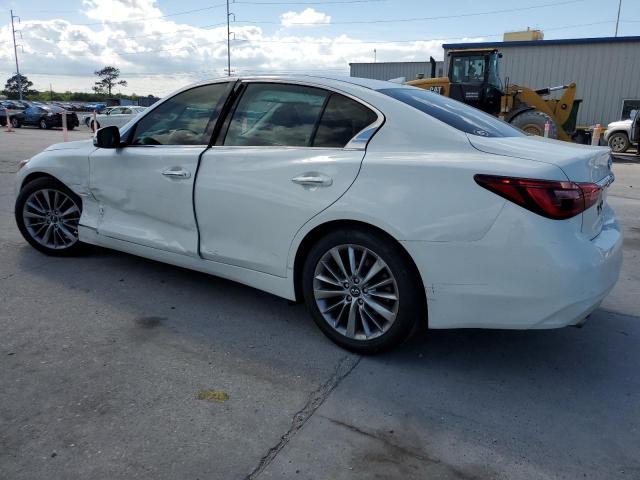 JN1EV7APXJM357713 - 2018 INFINITI Q50 LUXE WHITE photo 2