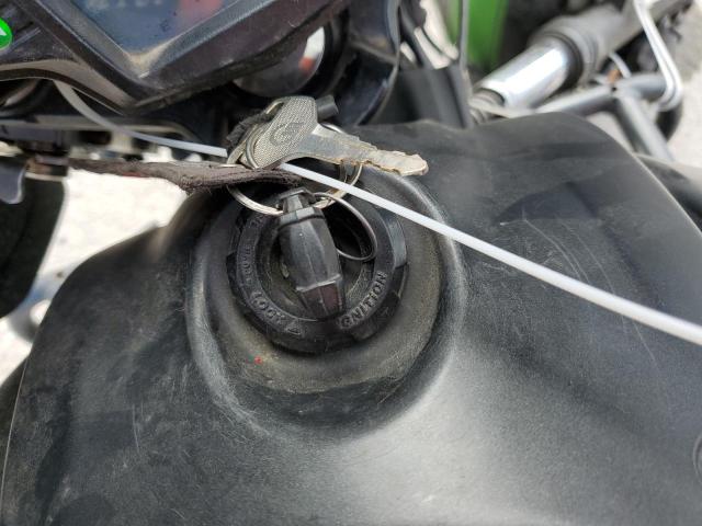 JKAENEB17GDA13029 - 2016 KAWASAKI EN650 B TWO TONE photo 8