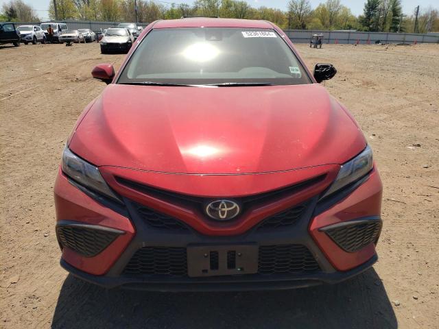 4T1G11BK4RU110230 - 2024 TOYOTA CAMRY SE NIGHT SHADE RED photo 5