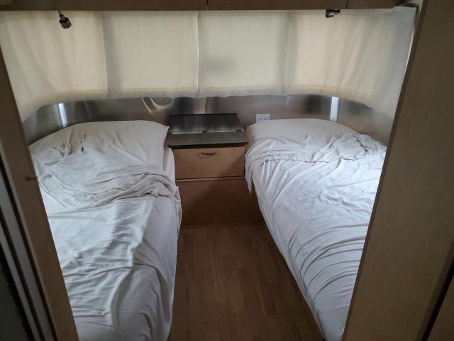 1STJ9YJ20GJ535750 - 2016 AIRSTREAM CAMPER SILVER photo 5