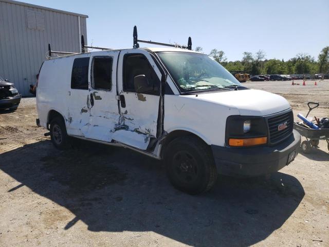 1GTFG15X351210983 - 2005 GMC SAVANA G1500 WHITE photo 4