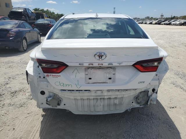 4T1G11AK4PU802468 - 2023 TOYOTA CAMRY SE NIGHT SHADE WHITE photo 6