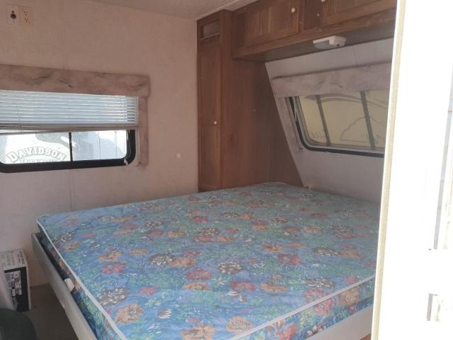 4X4TSEA27YC022618 - 2000 KEYSTONE TRAILER WHITE photo 5