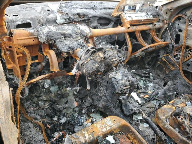 3FAFP37383R188445 - 2003 FORD FOCUS ZX5 BURN photo 8