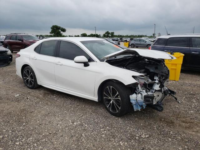 4T1B11HK2JU142695 - 2018 TOYOTA CAMRY L WHITE photo 4