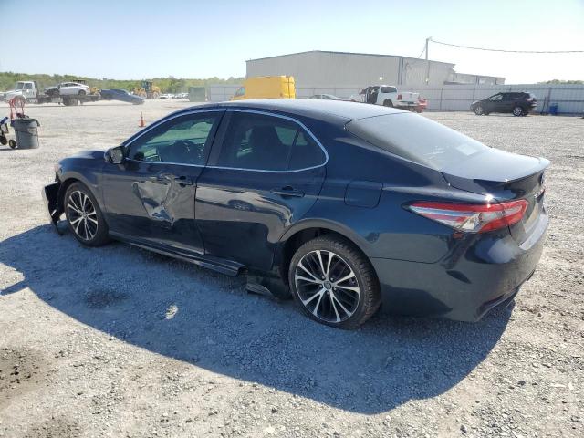 4T1B11HK3JU591142 - 2018 TOYOTA CAMRY L BLUE photo 2