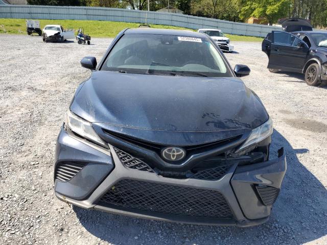 4T1B11HK3JU591142 - 2018 TOYOTA CAMRY L BLUE photo 5