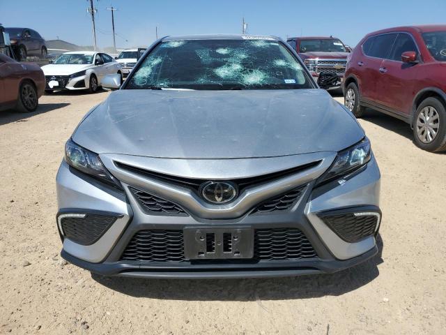 4T1G11AK3PU794007 - 2023 TOYOTA CAMRY SE NIGHT SHADE SILVER photo 5