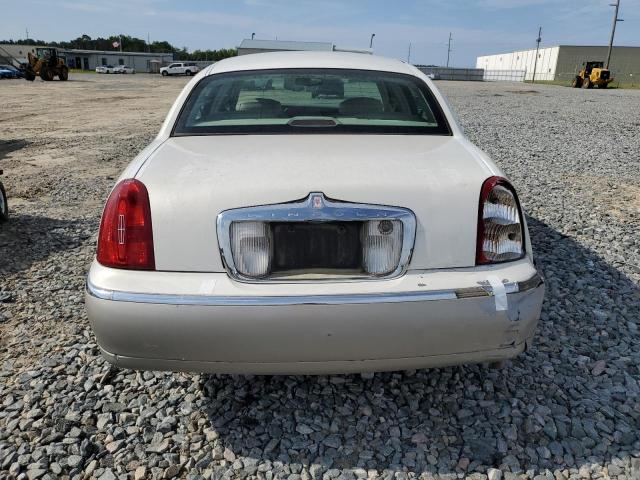 1LNHM82WX1Y659368 - 2001 LINCOLN TOWN CAR SIGNATURE WHITE photo 6