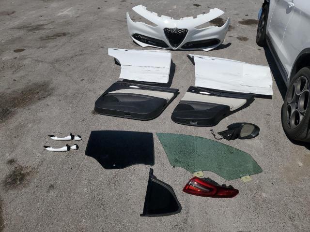 ZASPAJAN3M7C99676 - 2021 ALFA ROMEO STELVIO SPORT Weiß Foto 13