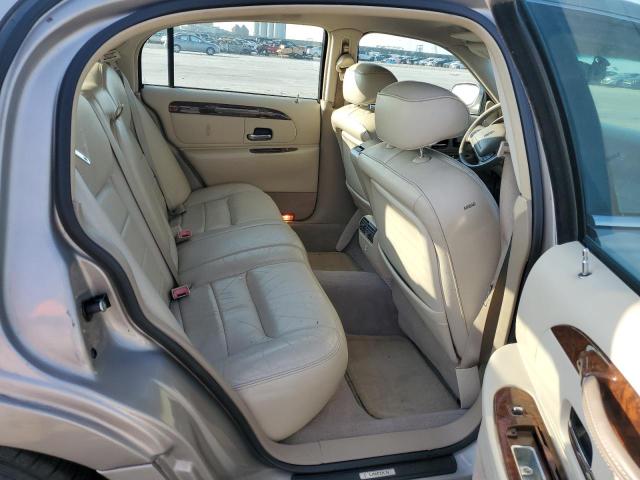 1LNHM81W01Y718395 - 2001 LINCOLN TOWN CAR EXECUTIVE GOLD photo 10